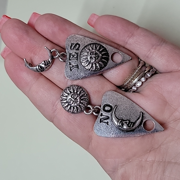 💥LAST ONE💥Large Ouija Planchette Sun & Moon Vintage Style Dangle Earrings - Picture 4 of 5